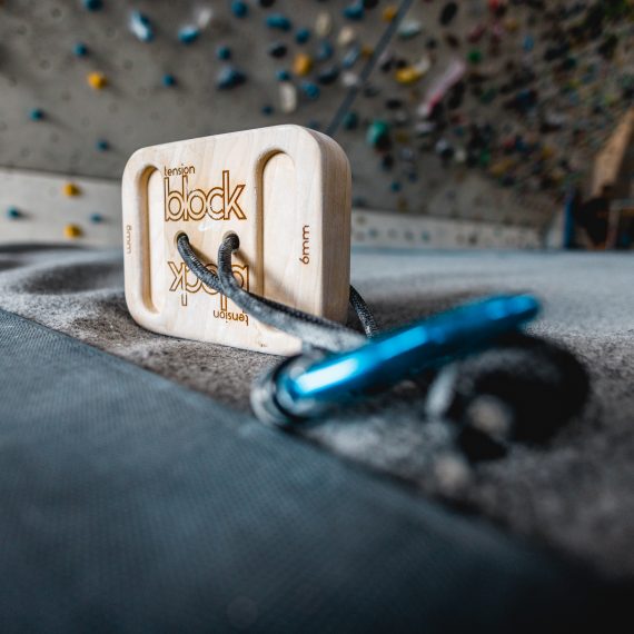 220528021a6182-victorclimbs