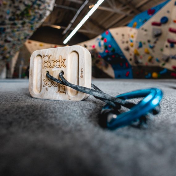 220528021a6185-victorclimbs